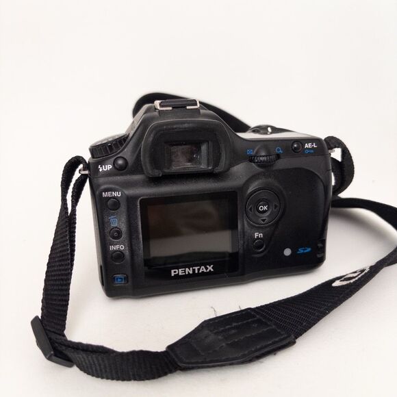 Pentax *ist DS Digital Camera with 35-80 Lens - Picture 4 of 7